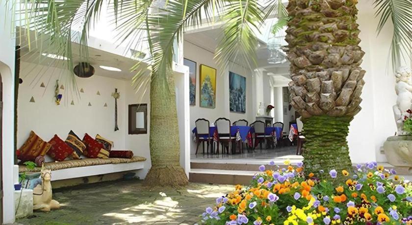 Arabian Art Hotel & Gallery Onjuku Exterior photo